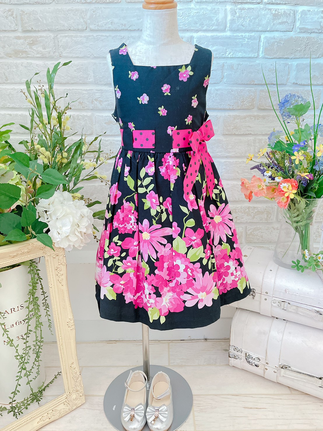 ブラックベースピンク花柄キッズドレス【7】【120～130㎝】