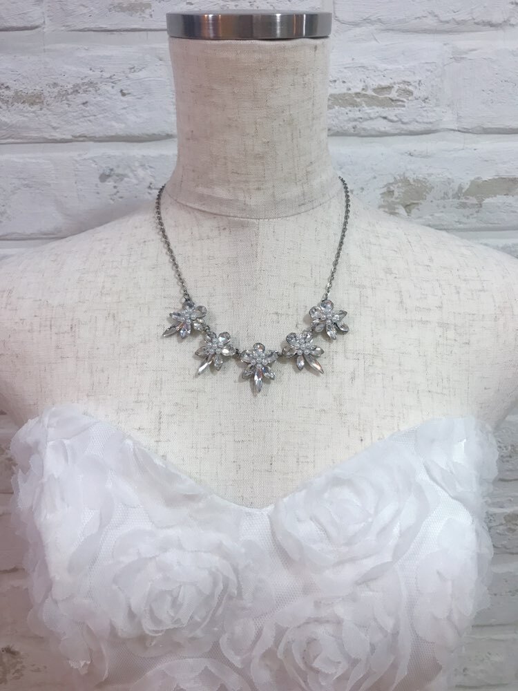 【ネックレス】シルバービジューフラワーモチーフ5個