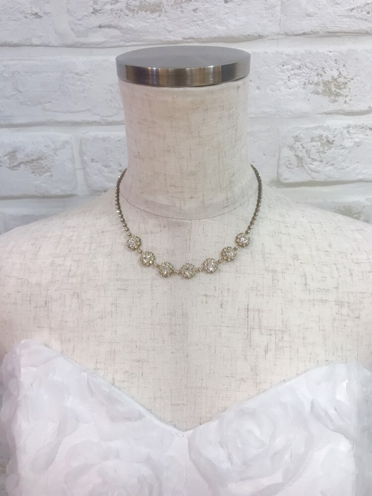 【ネックレス】ゴールド　フラワー7個ビジュー