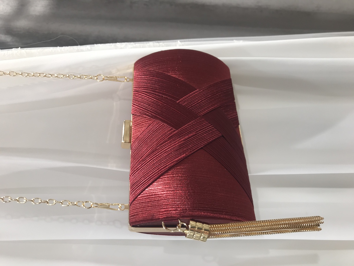 【バック】レッド　がま口　タッセル