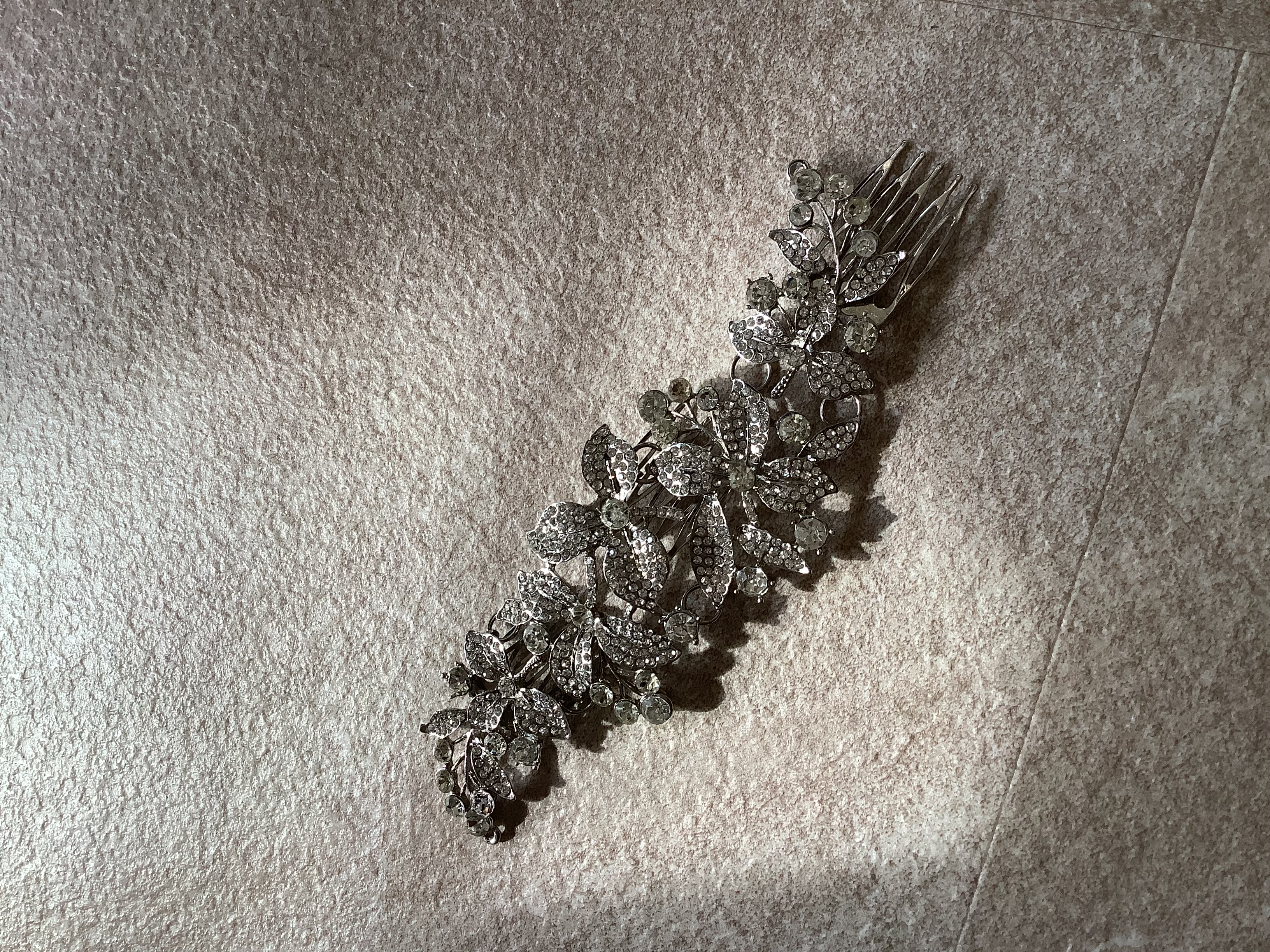 【ヘッドアクセサリー】シルバーお花コームロングヘッドドレス