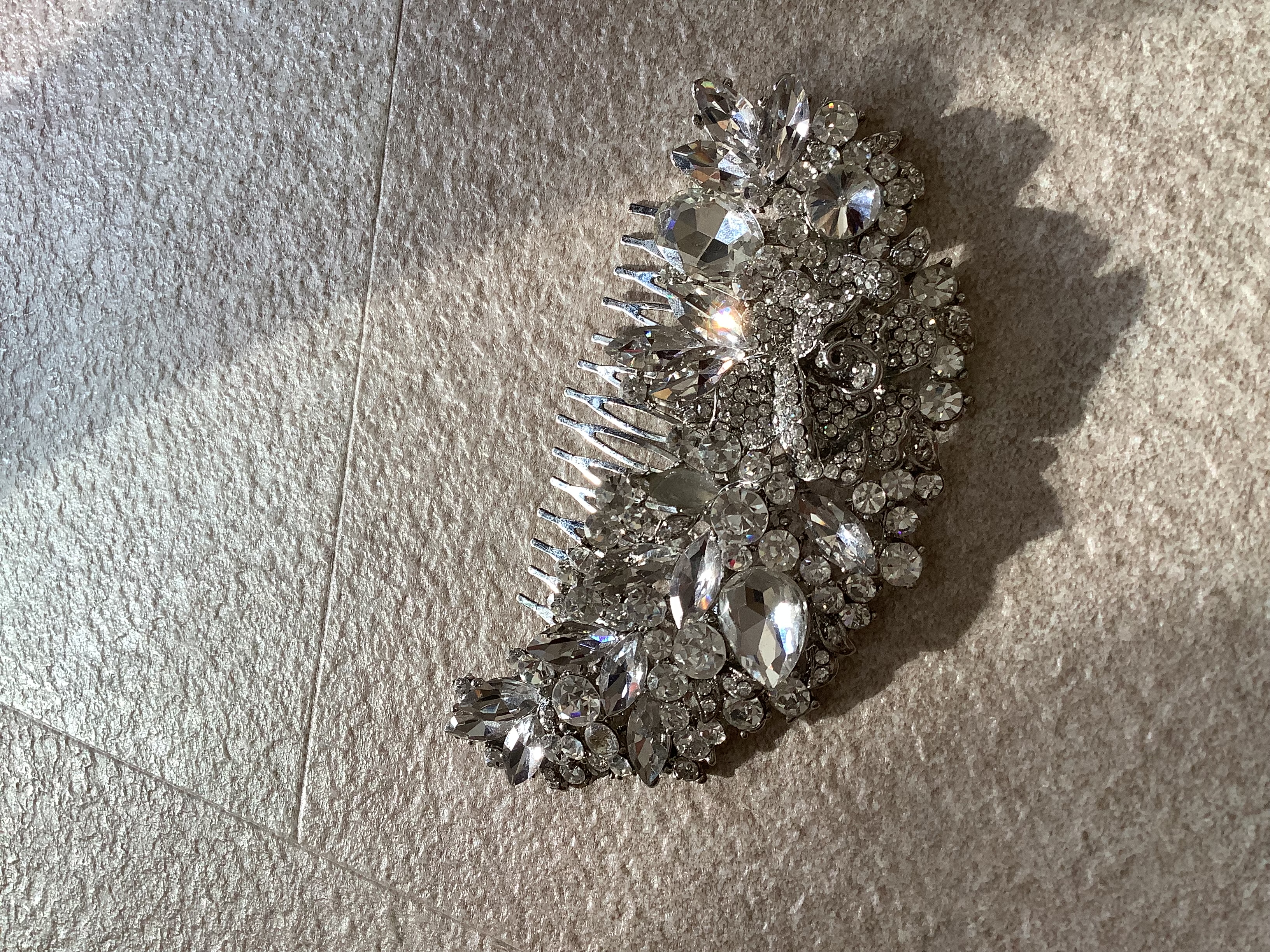 【ヘッドアクセサリー】シルバー大きめお花ヘッドアクセサリーコーム付き