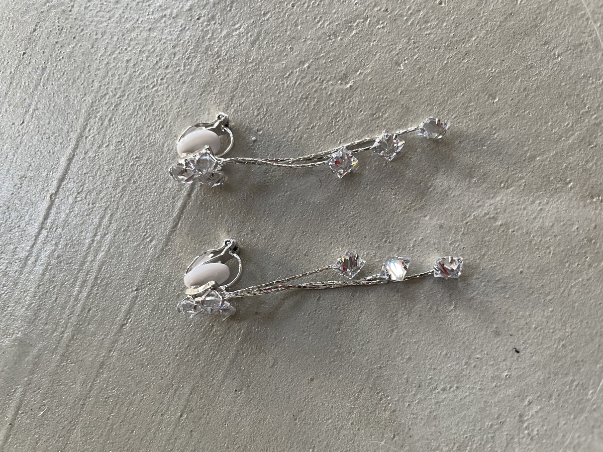 【イヤリング】ダイヤ3つ　シルバー