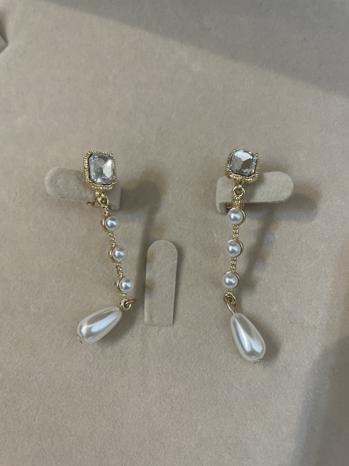 【イヤリング】ストーン×パール3つ×ドロップパールゴールド