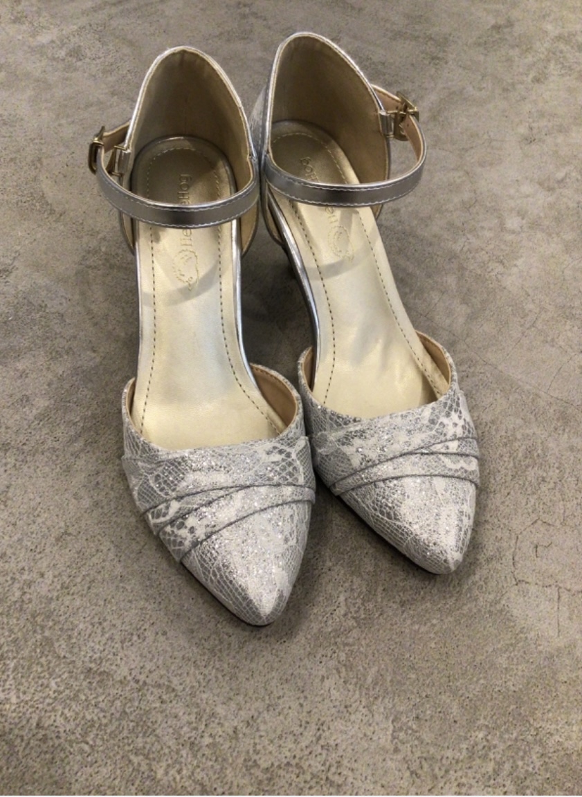 シルバーレースストラップ付アーモンドトゥパンプスLL