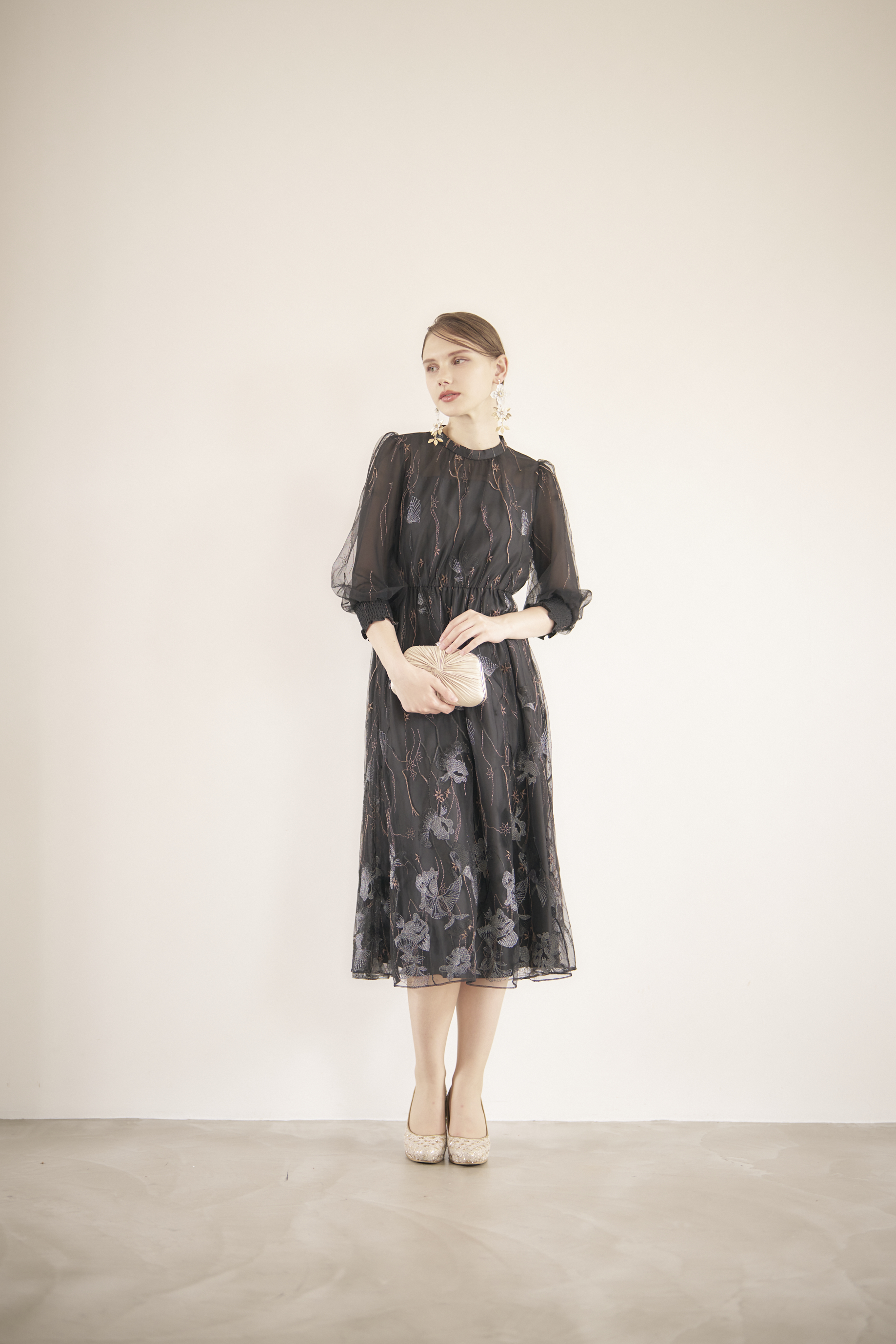 【パーティードレス】ブラック　ハイネックエンブロイダリーフラワーレース　M