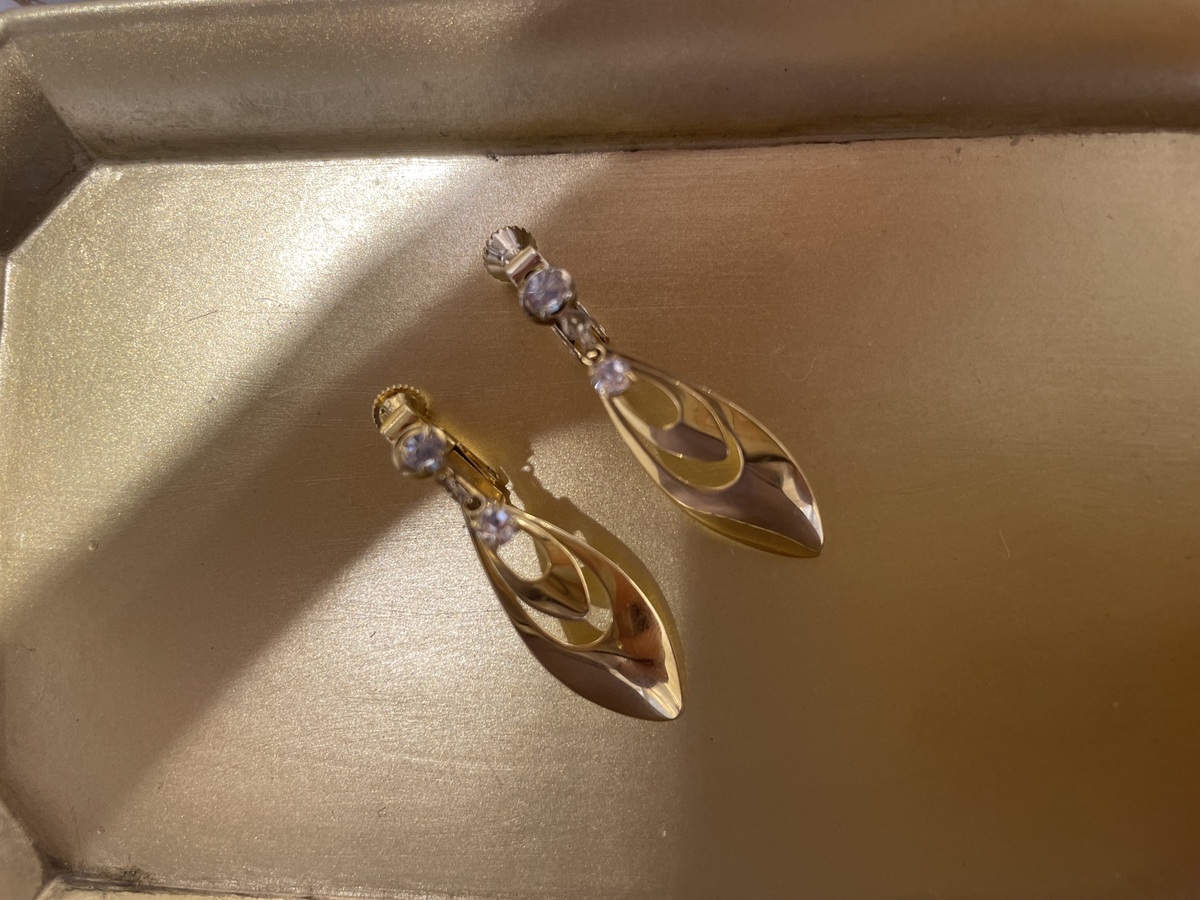 【イヤリング】ゴールド　クジャクの羽モチーフ