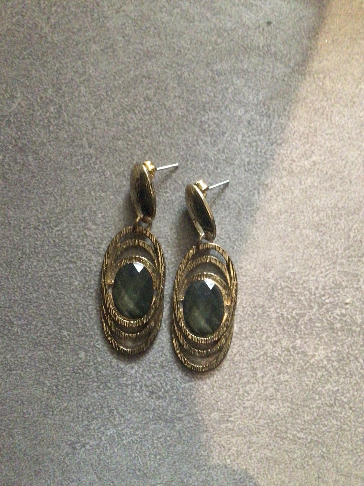 【ピアス】グレーグリーンストーン