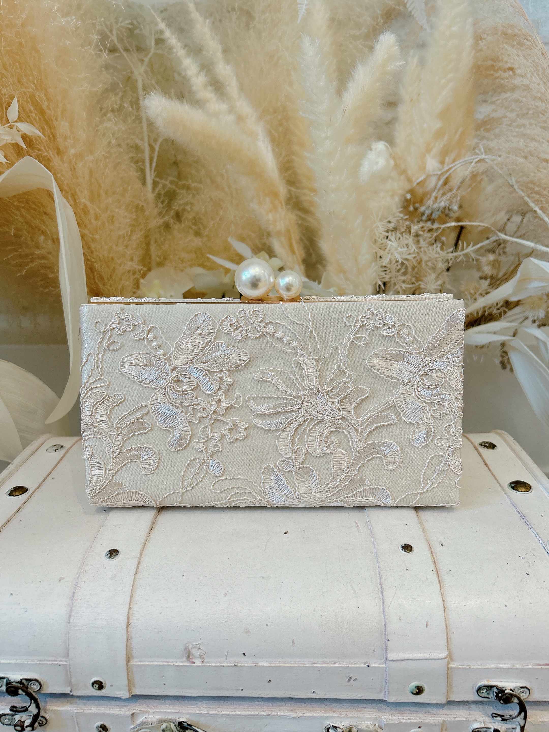 Beige/刺繡レースクラッチバッグ