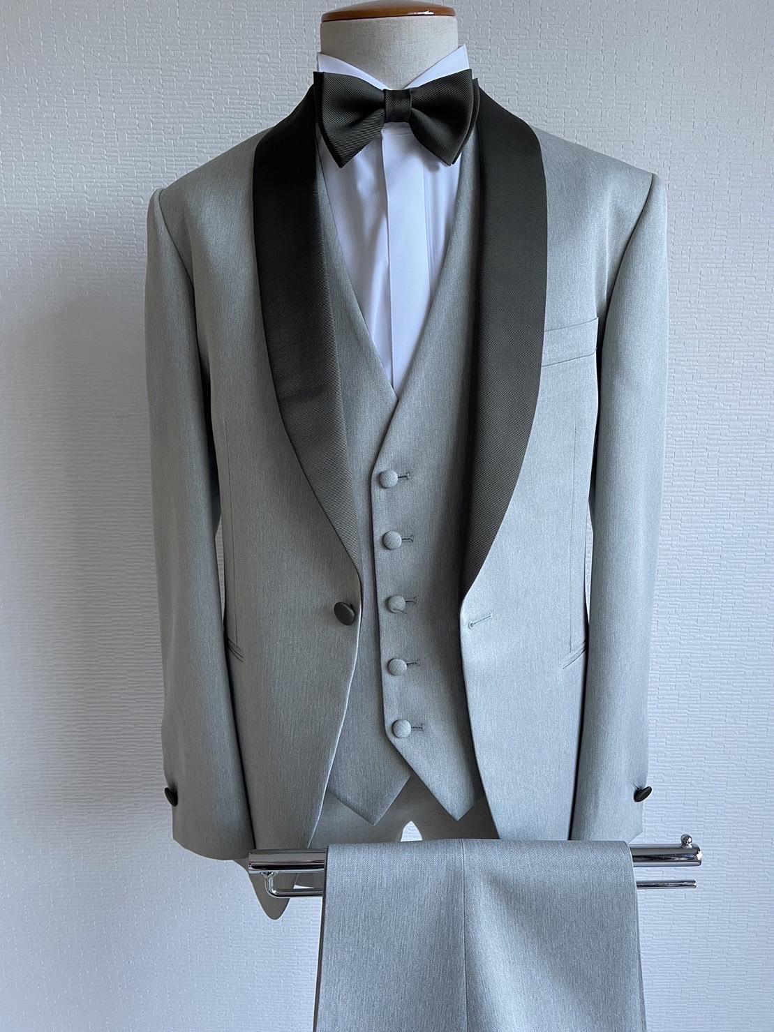 P【ジャケット】ECRU the dress サンドベージュタキシードA BL