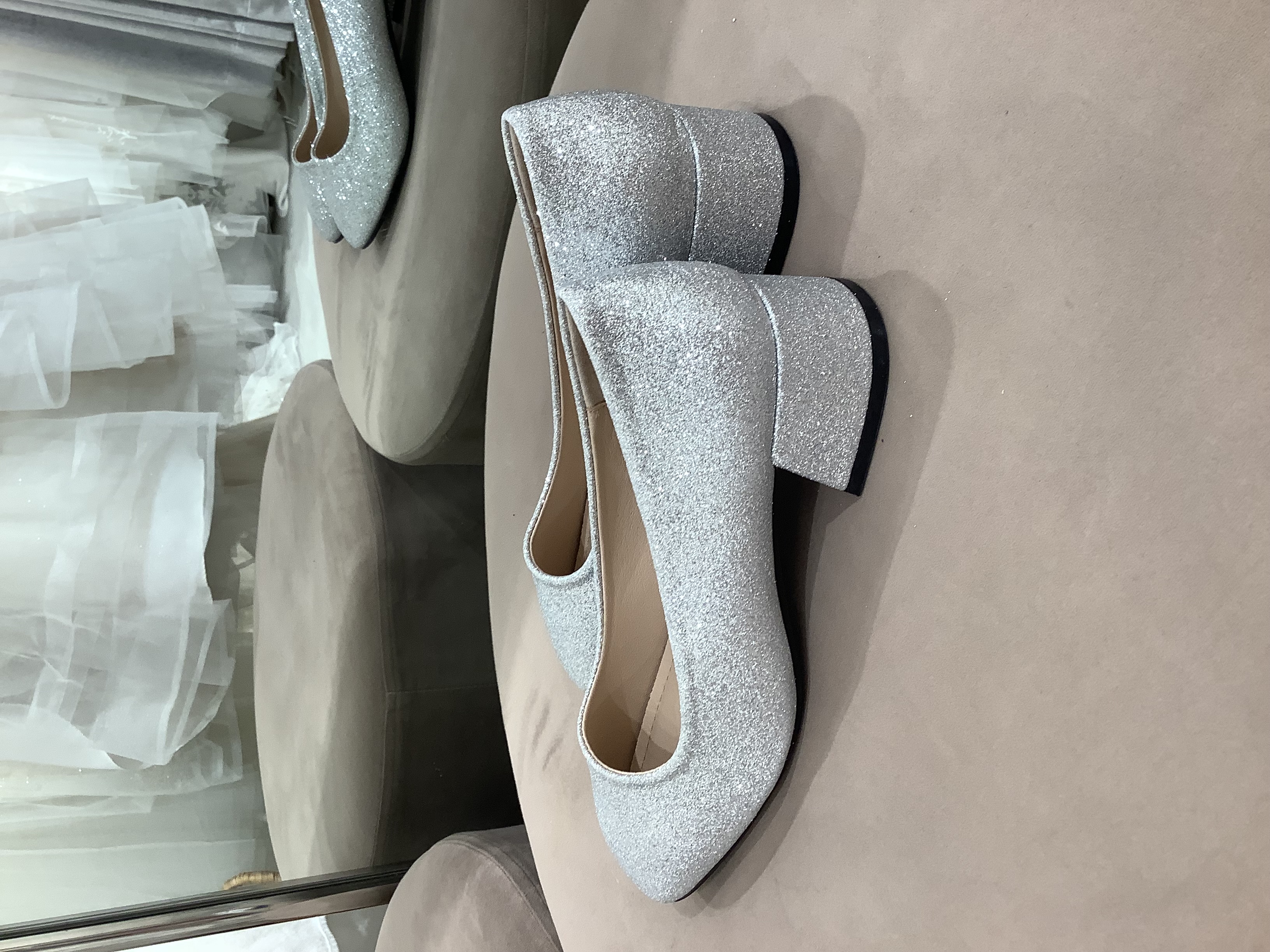 【パンプス】シルバーラメ　チャンキーヒールパンプス  22.5〜23㎝/36
