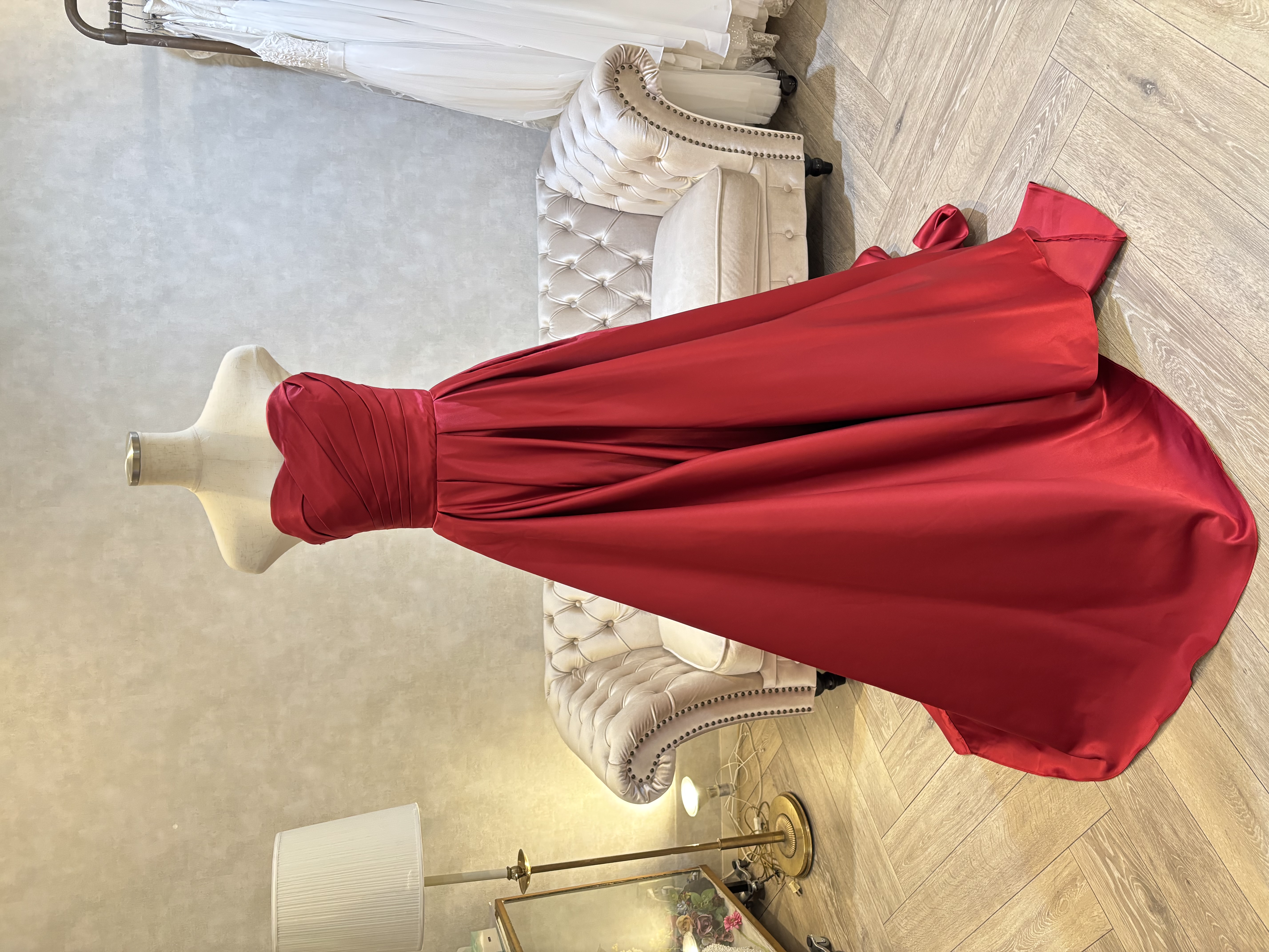 ディープレッドサテン　(パフスリーブ・リボントレーン付属) 標準9〜13号