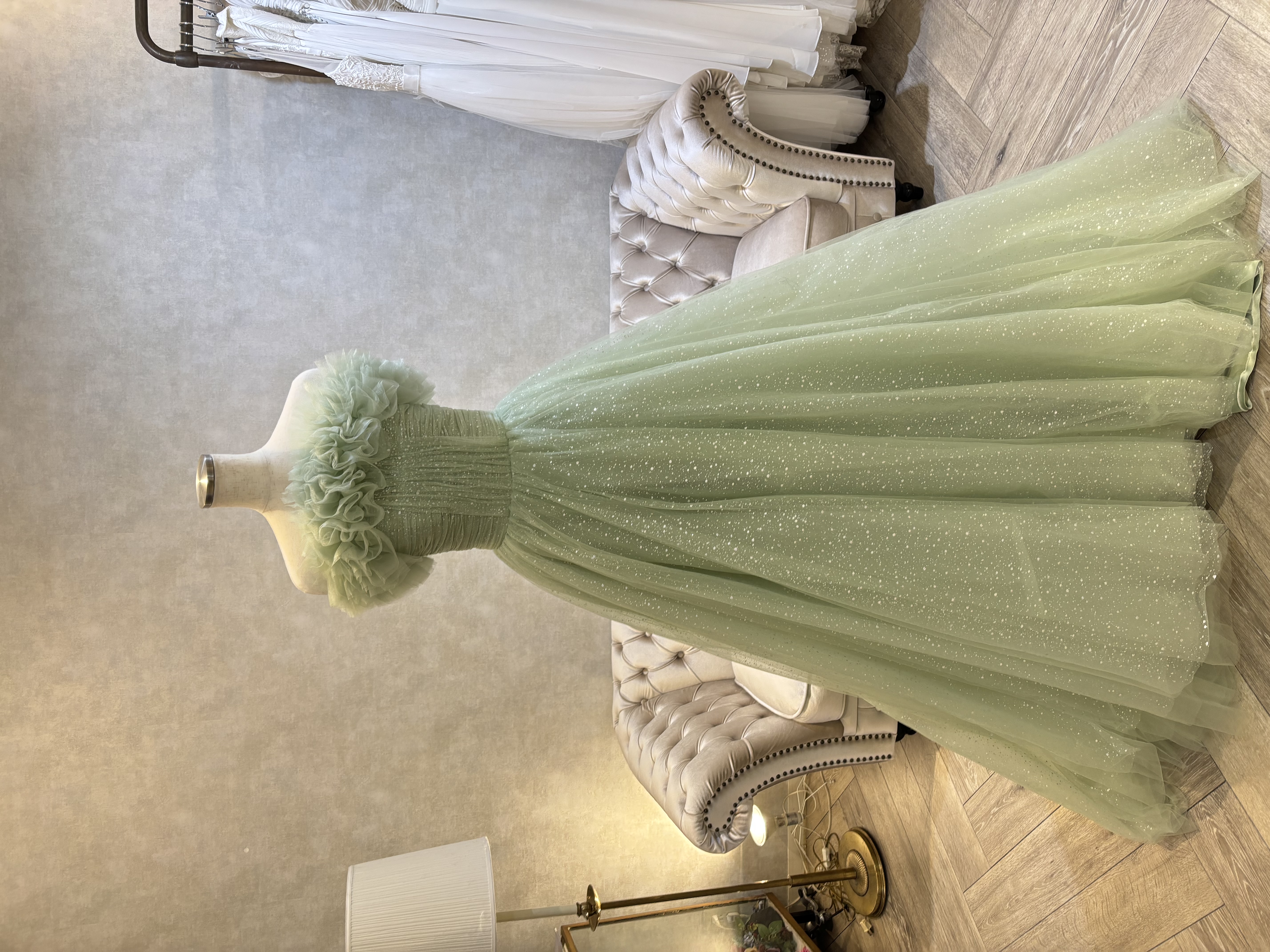 ミスティーグリーンスパークルドレス　(フリルオフショルダー・パフスリーブ付属)9〜13号