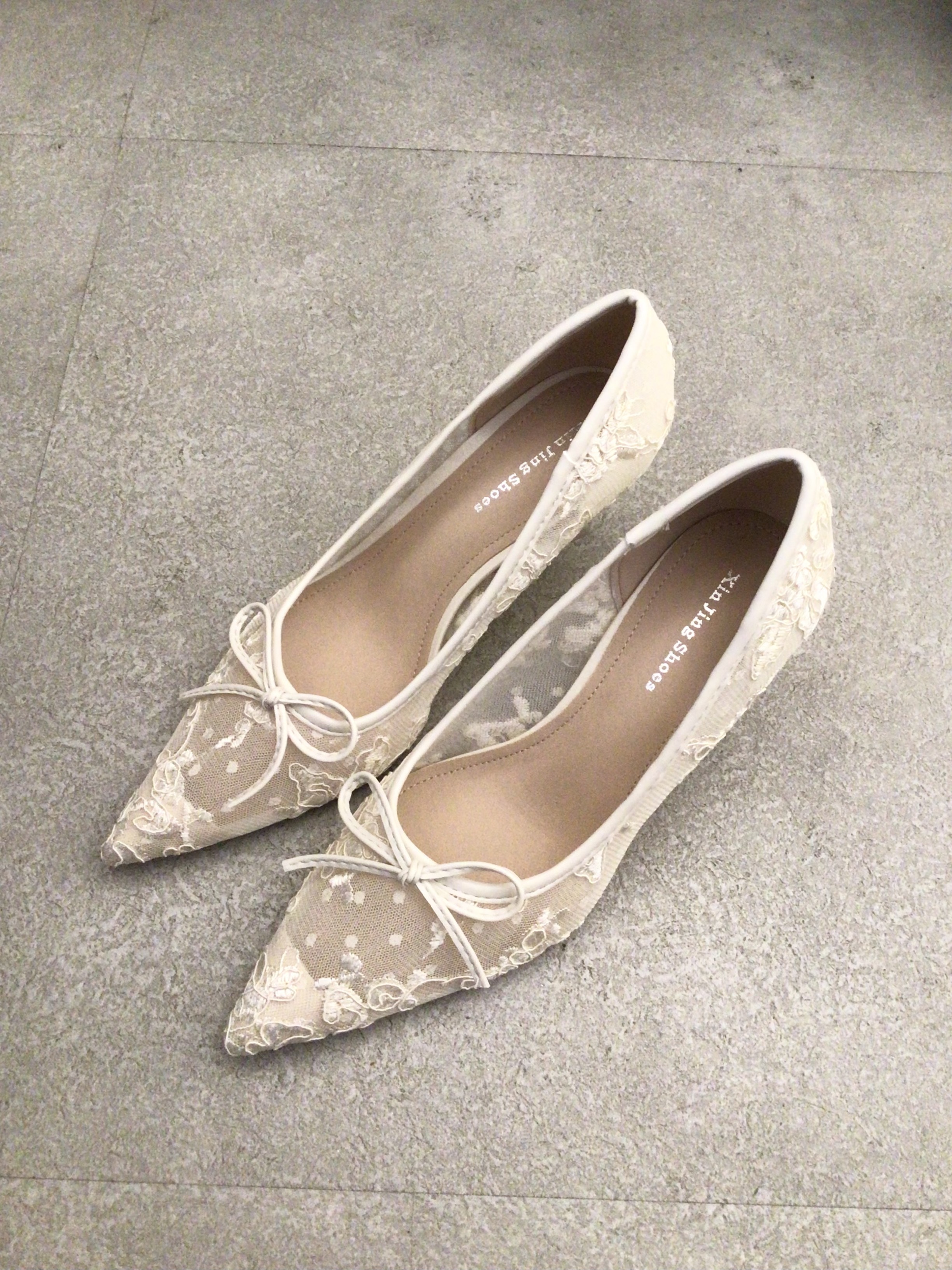 【パンプス】白レースリボンモチーフ付き　37　 6cmヒール