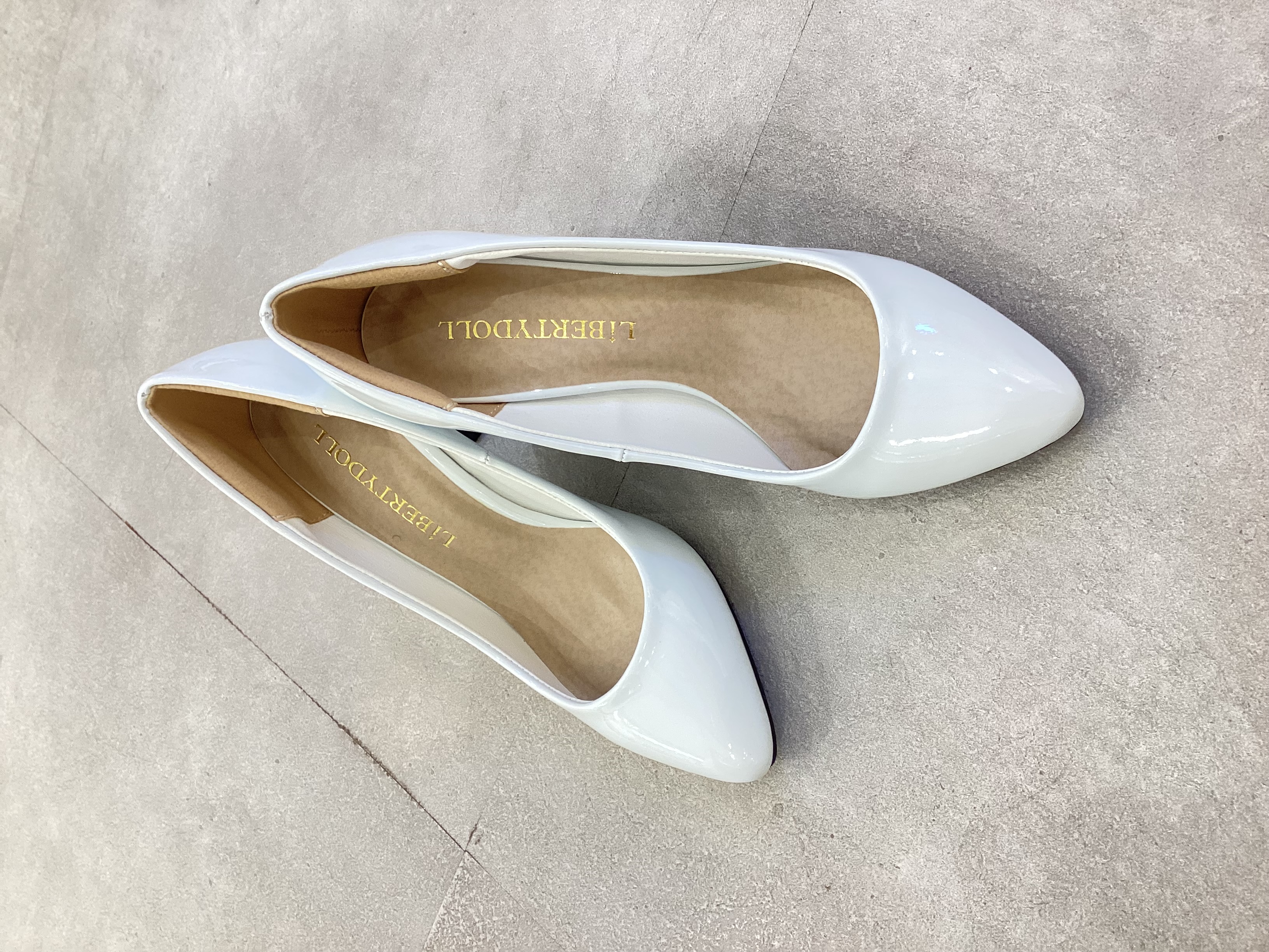 【パンプス】LIBERTYDOLL ホワイトエナメルパンプス 8cmヒール（22.5/SS）