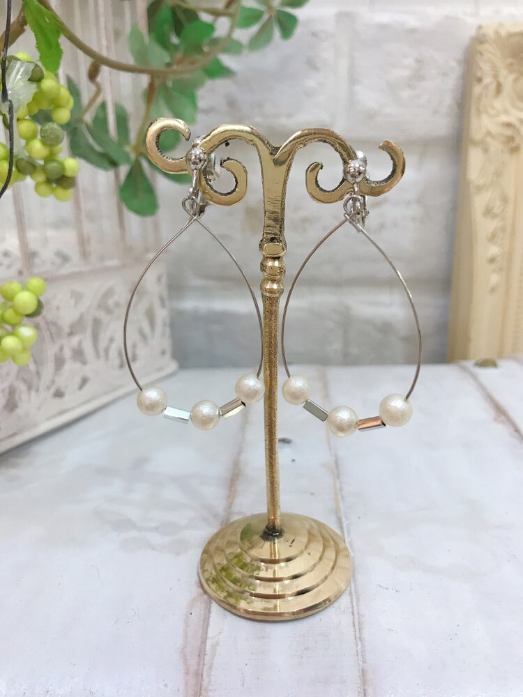 【イヤリング】コットンパール３つ　フープ