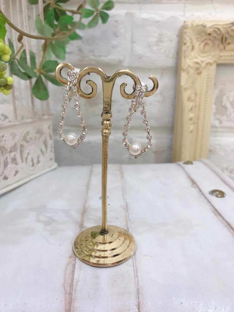 【イヤリング】しずくモチーフ1粒パール