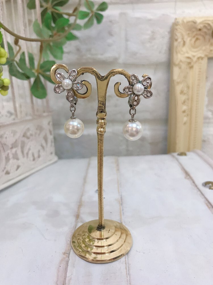 【イヤリング】お花モチーフ×1粒パール