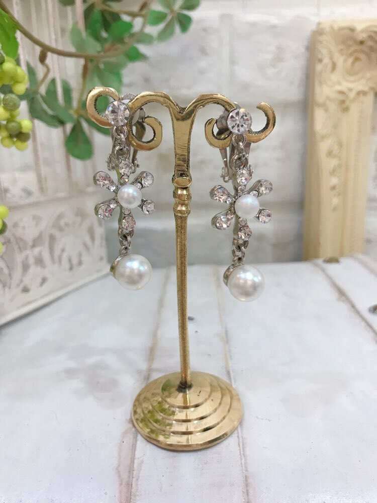 【イヤリング】フラワーモチーフパール