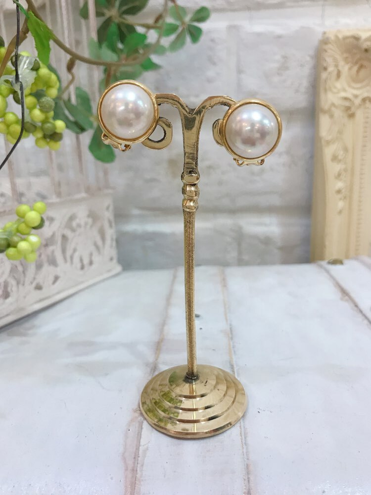 【イヤリング】ふちゴールド×パール1つ