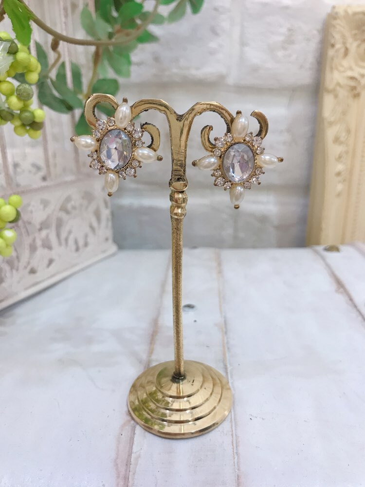 【イヤリング】楕円パール×大きめストーン