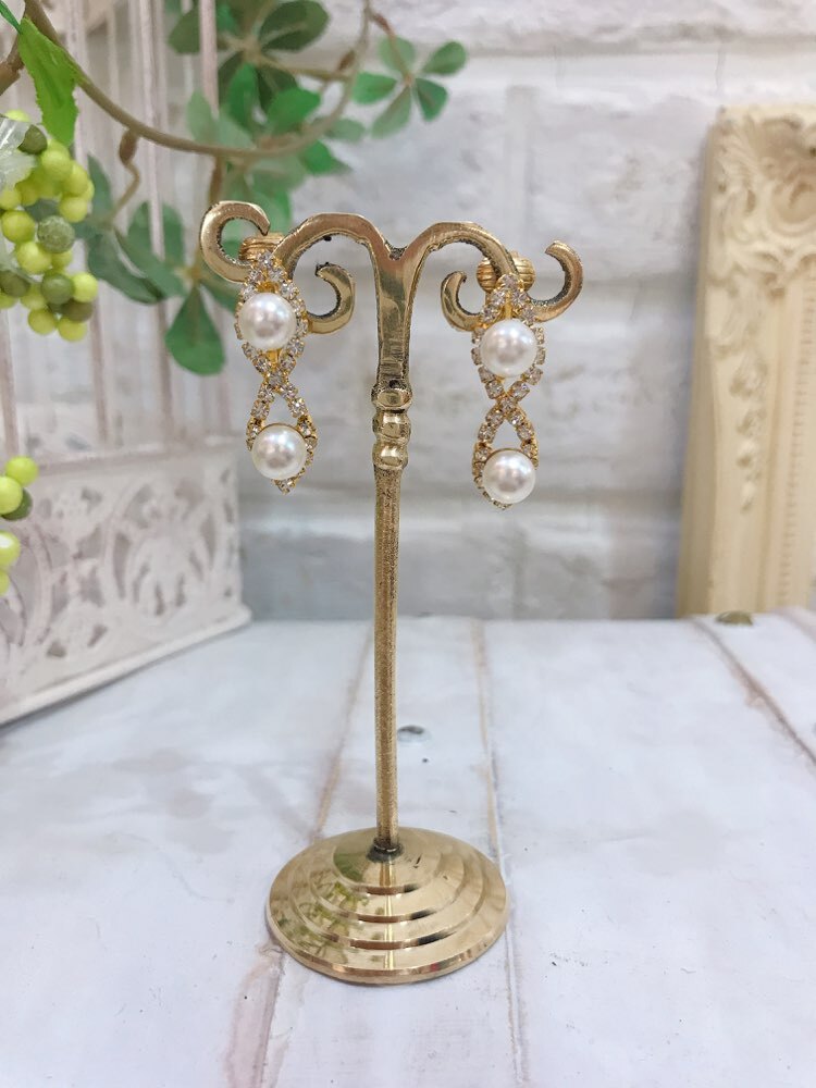 【イヤリング】8の字ダイヤ×パール2つ