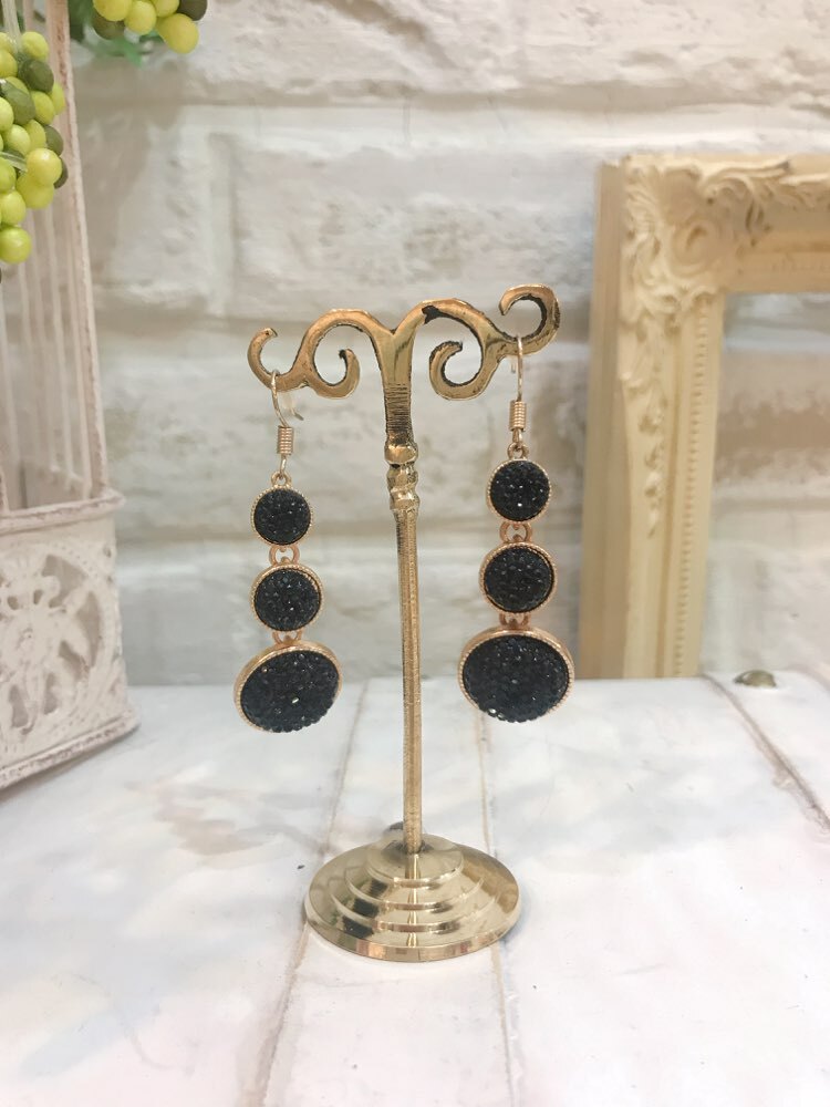 【ピアス】ブラックビジュー丸３つ