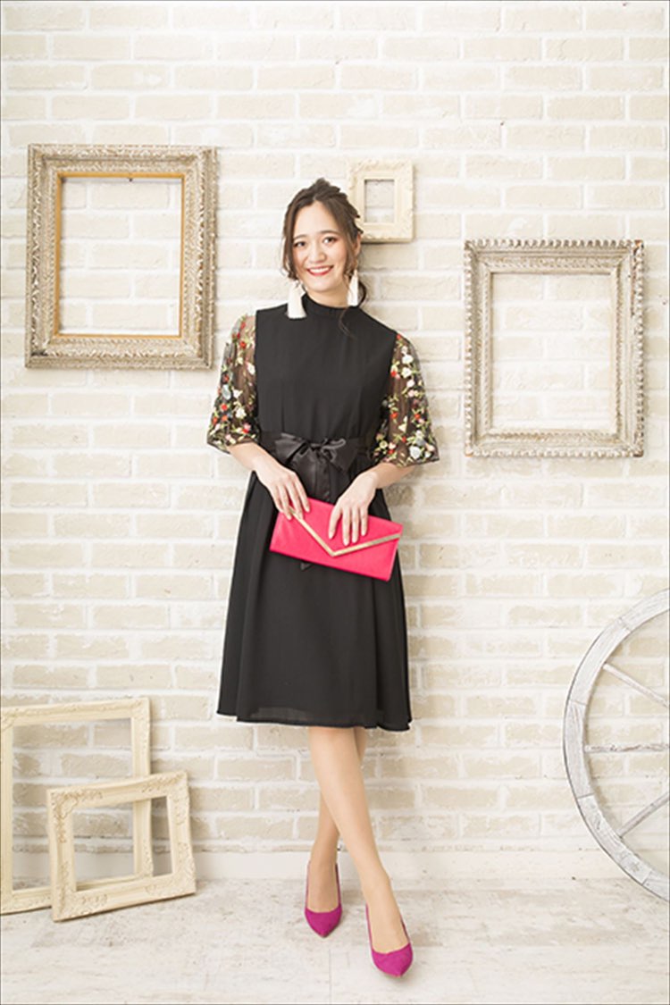 カラフルお花刺繍フレア袖付きブラックミモレ丈ドレス