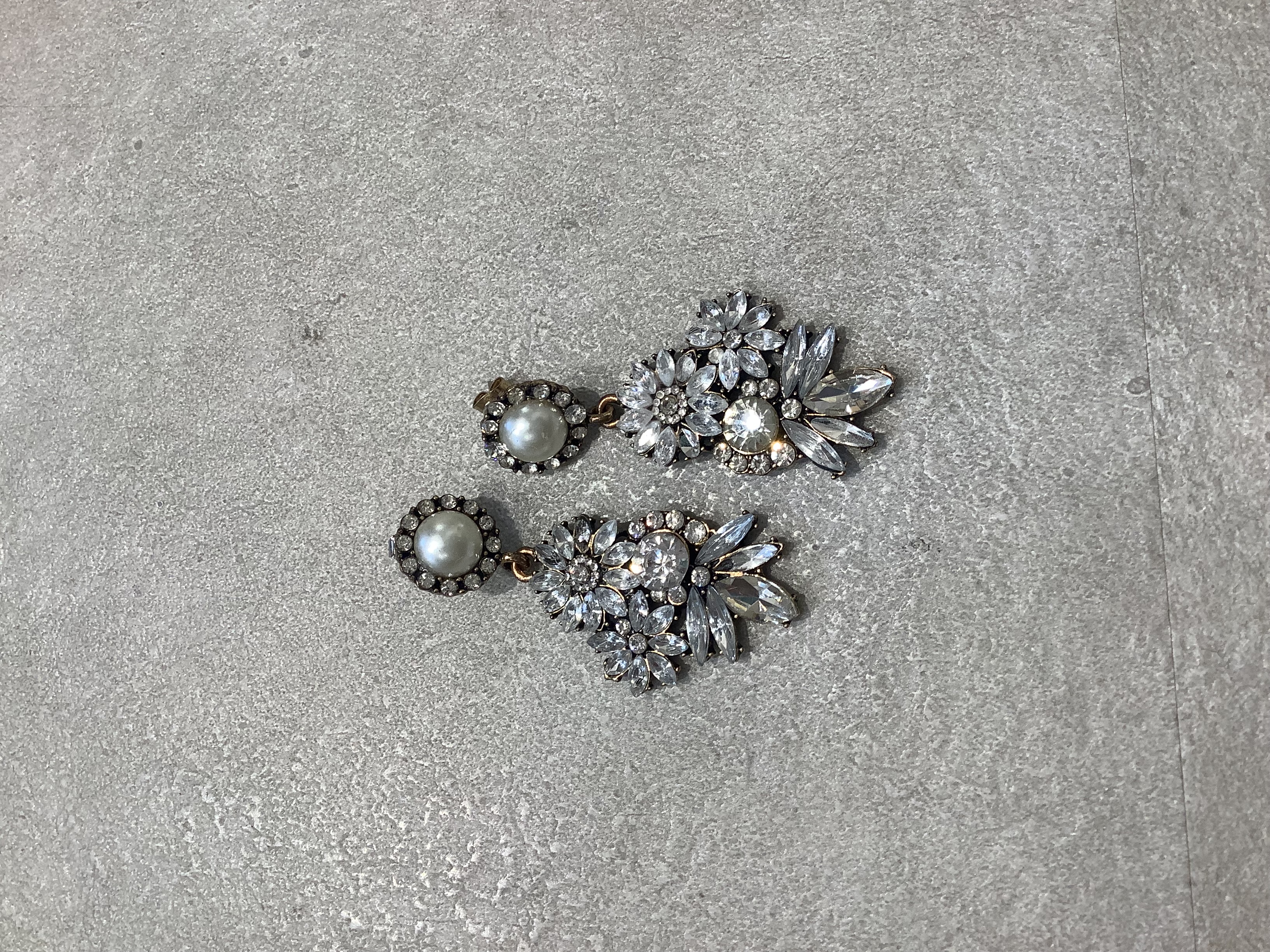【ピアス】アンティークゴールドフラワービジュー　パール付