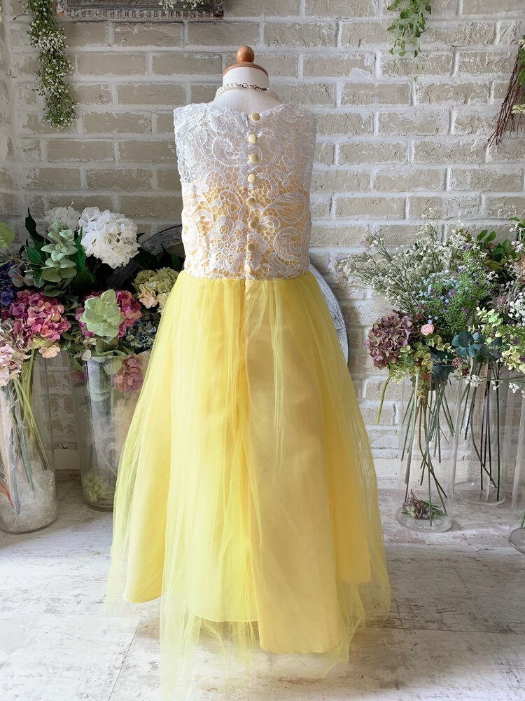フラワー装飾付き黄色ドレス