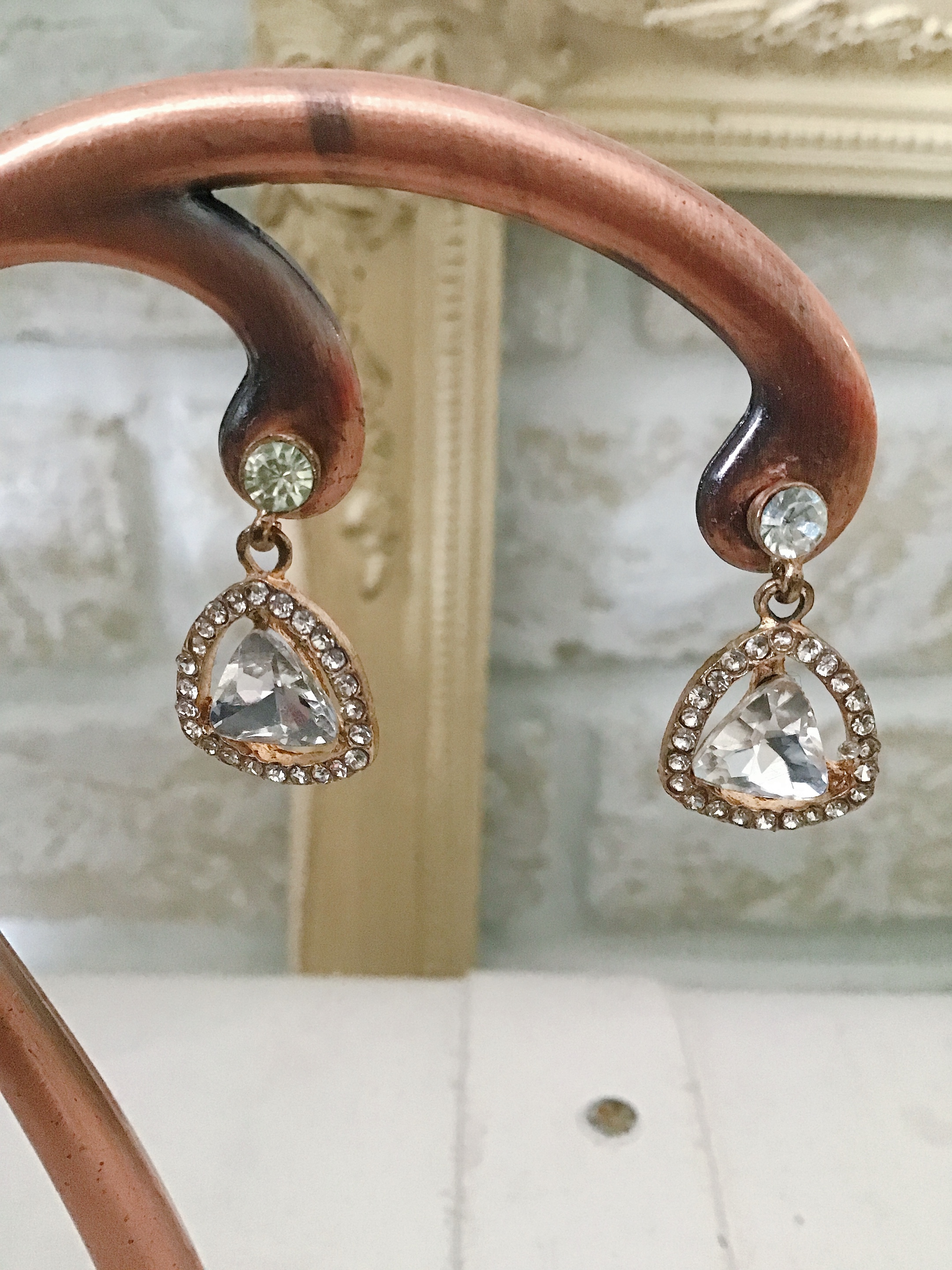 トライアングルビジューピアス