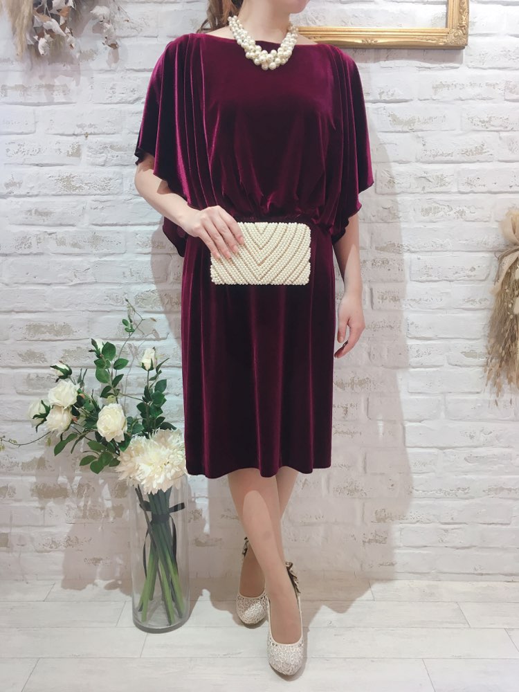 肩スリット入りベロアオープンバックワインレッドドレス