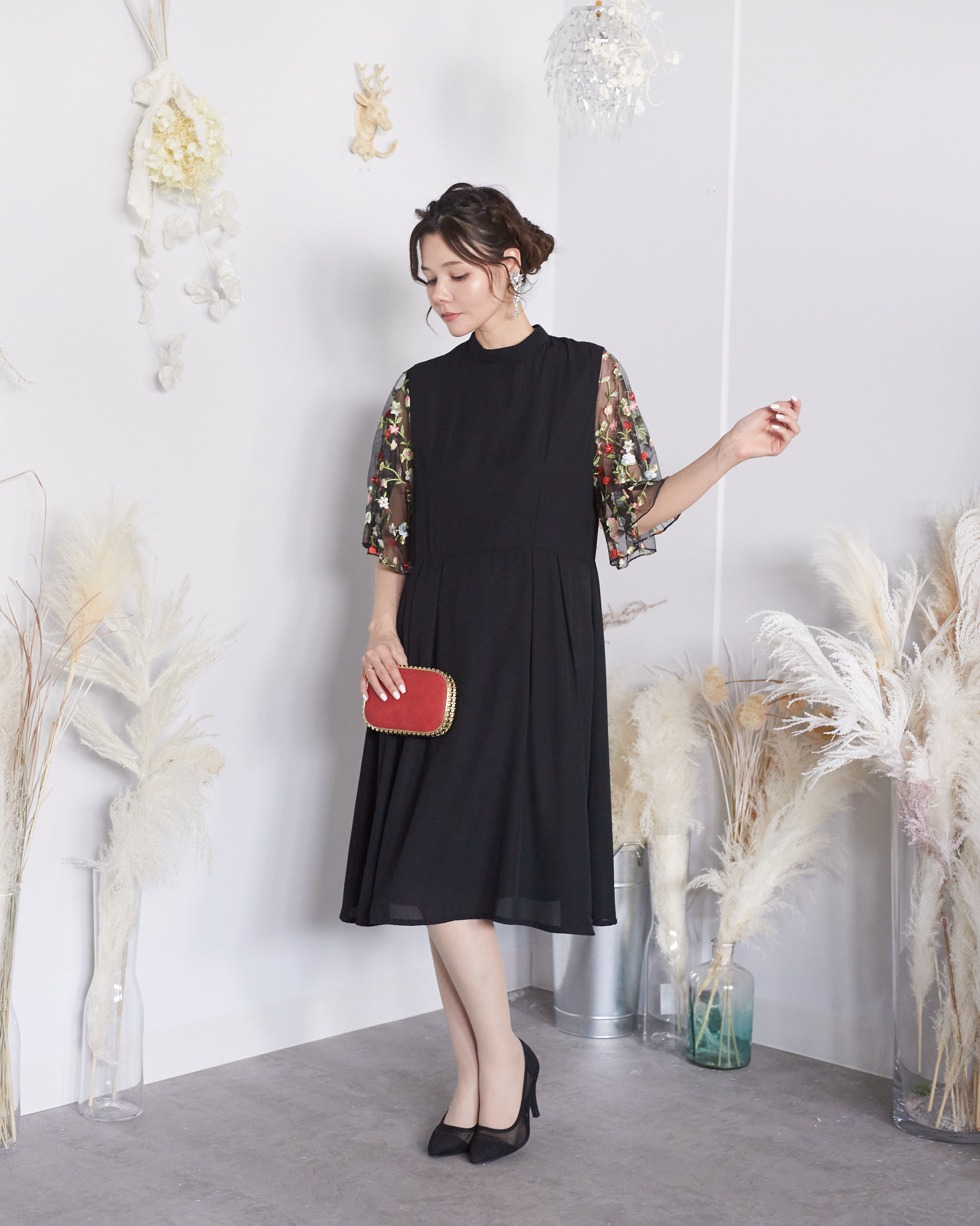 袖カラフル花柄シースルーハイネックドレス（ブラック）