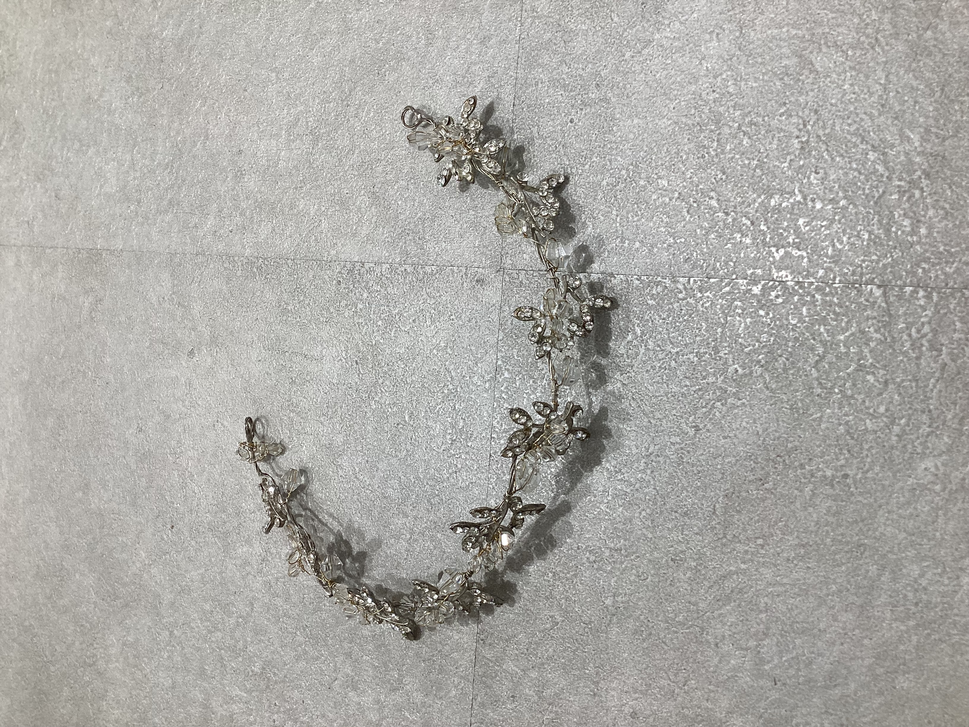 【ヘッドアクセサリー】ビーズ×ビジューワイヤーリーフ
